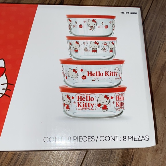 BNIB! Pyrex Hello Kitty Storage Glass Container - Picture 2 of 3